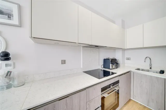 High Street, Hampton Hill, TW12, photo 3