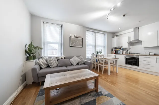 Merton Road, London, SW18, photo 1