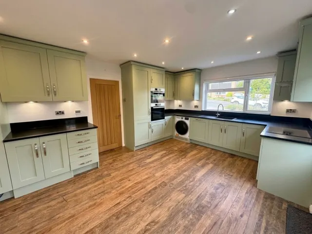 Calverley Crescent, High Wycombe, HP13, photo 2