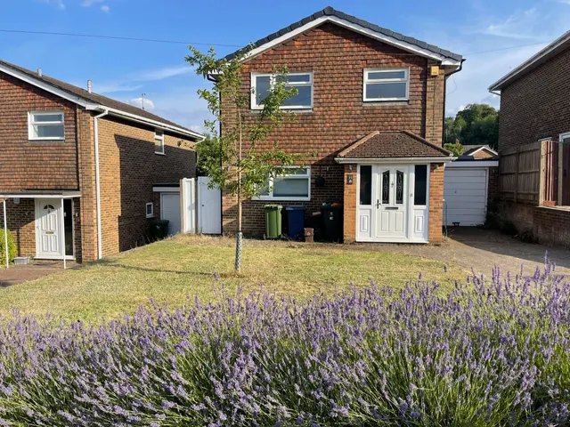 Calverley Crescent, High Wycombe, HP13, photo 1