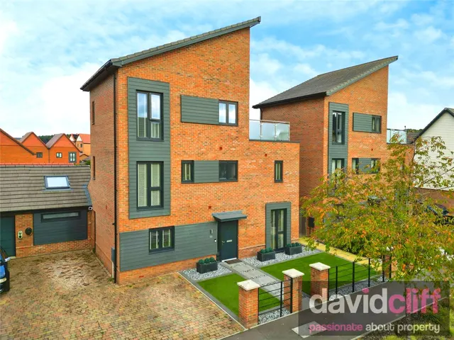 St. Marys Row, Crowthorne, RG45, photo 1
