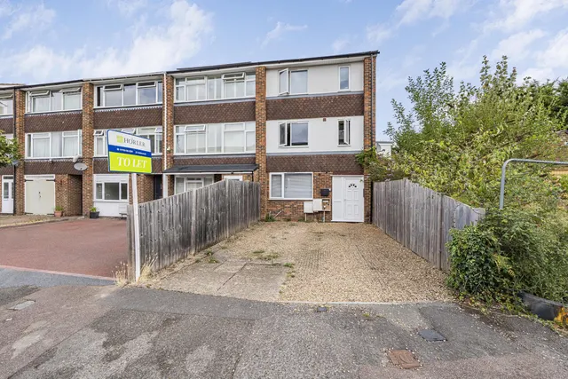 Blackhorse Close, Windsor, Berkshire, SL4 5QP, photo 1