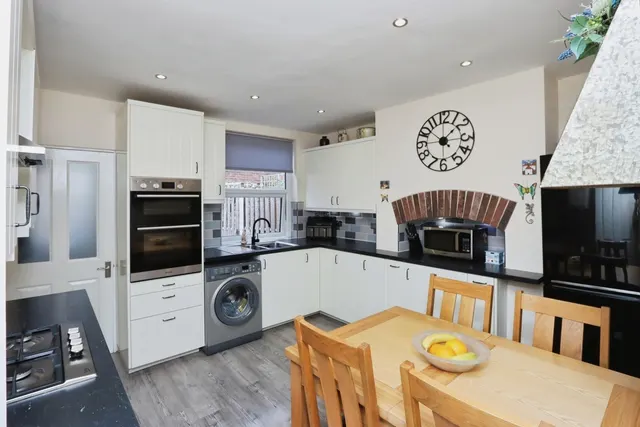 Photo 3 — Lancing Road, Sheffield, S2