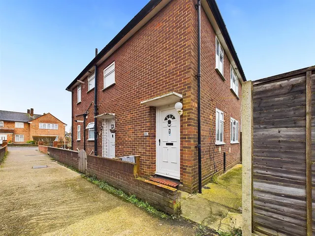 Whitby Road, Ruislip, Middlesex, HA4 9EB, photo 1