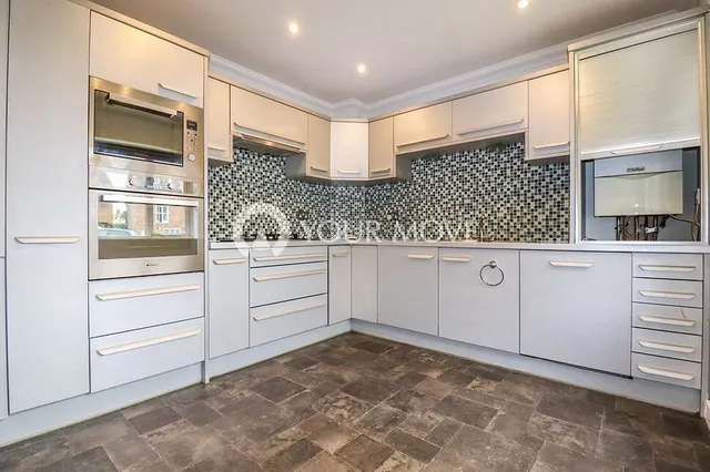 Photo 3 — Parish Close, Broadstairs, Kent, CT10