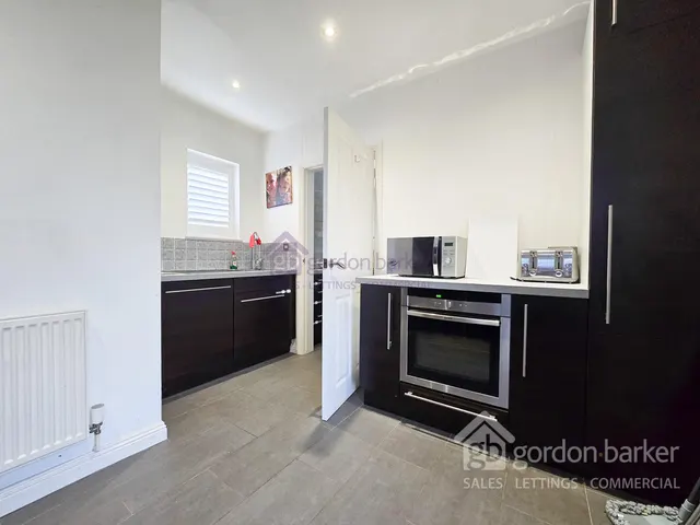 Photo 3 — Pelican Mead, Hightown, Ringwood, BH24 3RG