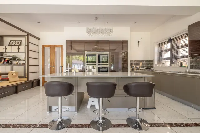 Stanley Road, Teddington, TW11, photo 3