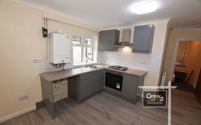 Oxford Avenue, Southampton, SO14, photo 2