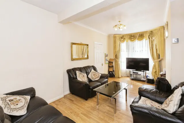 Photo 2 — Suffolk Road, Barking, IG11