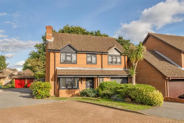 Wayfarer Close, Warsash, photo 1
