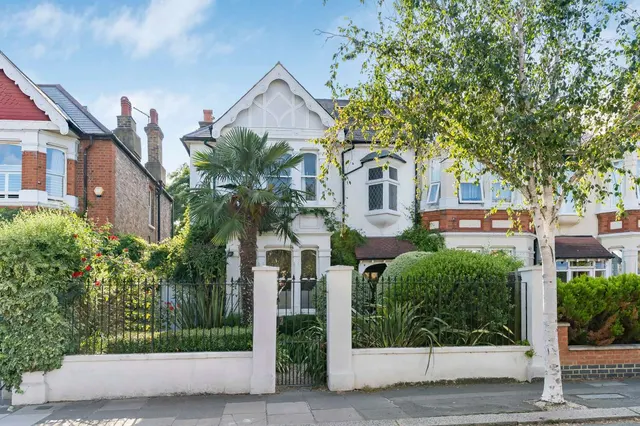 Birch Grove, London, W3 9SP, photo 1