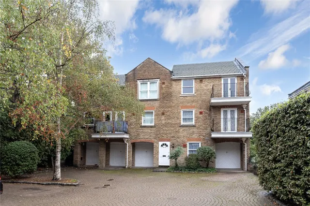 Cedar Terrace, Richmond, TW9, photo 1