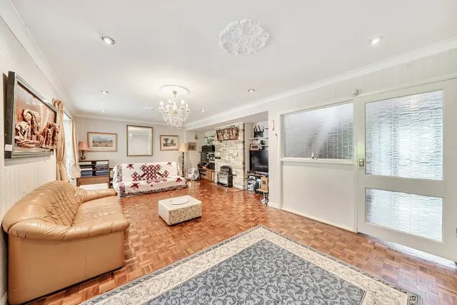 Brookdene Drive, Northwood, HA6, photo 3