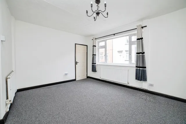 Portland Street, New Houghton, NG19, photo 2