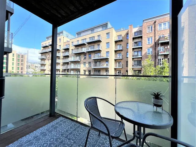 Photo 3 — Commander Avenue, London