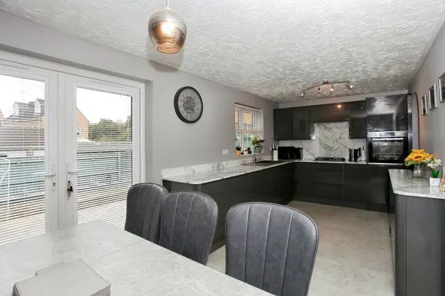 Boleyn Avenue, Peterborough, PE2, photo 3