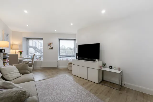 The Broadway, Stanmore, HA7, photo 1