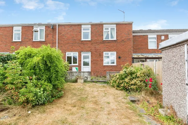 Photo 2 — Clanford Close, Stafford, Staffordshire, ST17
