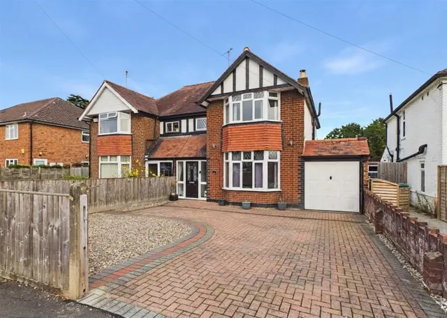 Merevale Road, Elmbridge, photo 1