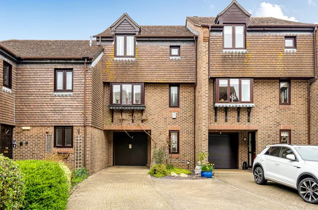 Pulborough, RH20 1RH, photo 1