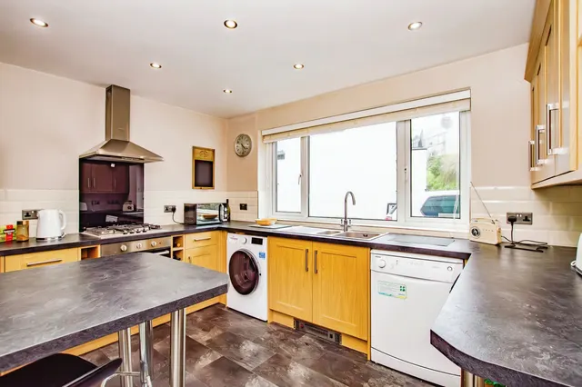 Rectory Court, St Johns Hill, SA70, photo 3