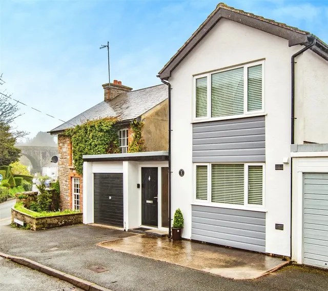 Rectory Court, St Johns Hill, SA70, photo 1
