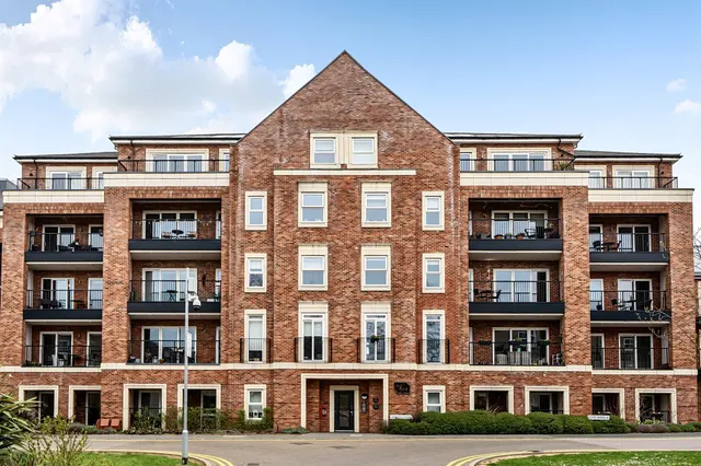 Toye Avenue, London, photo 1