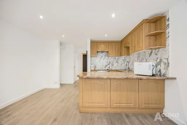 Photo 2 — Columbine Way, Romford, RM3