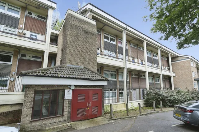 Southend Lane, London, SE6, photo 1