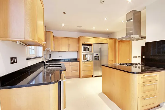 Photo 3 — Sandalwood Close, Arkley, Hertfordshire, EN5 3BG