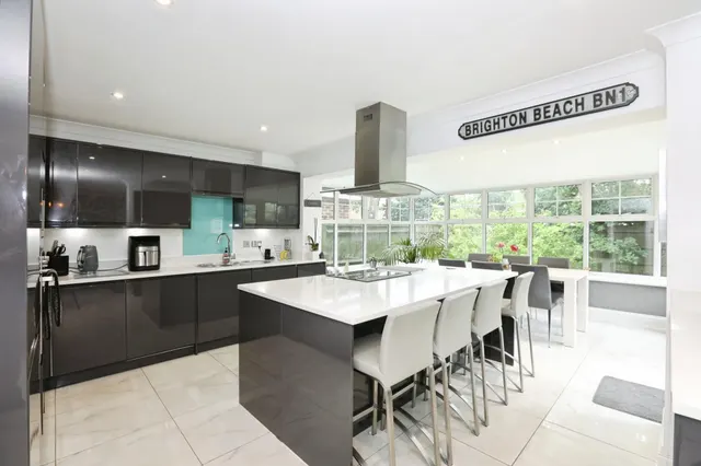 The Oaks, Burgess Hill, RH15, photo 2