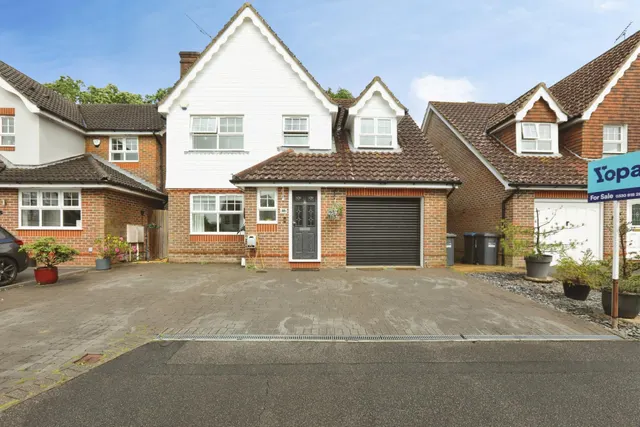 The Oaks, Burgess Hill, RH15, photo 1