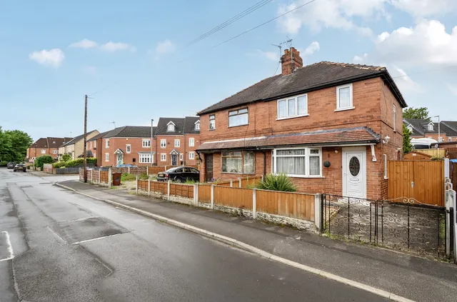 Oaklands Road, Rodley, LS13, photo 1