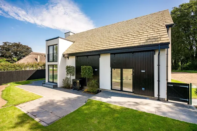 Little Stanneylands Road, Wilmslow, SK9, photo 3