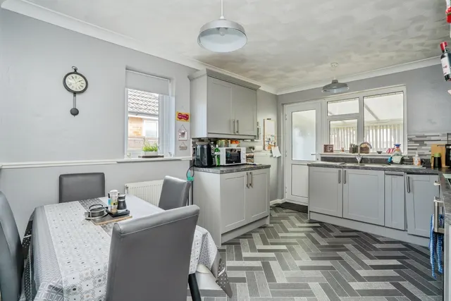 Hawkewood Avenue, Waterlooville, PO7, photo 2