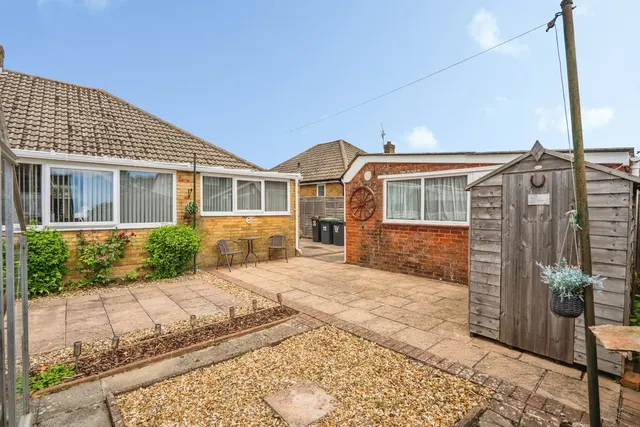 Hawkewood Avenue, Waterlooville, PO7, photo 1