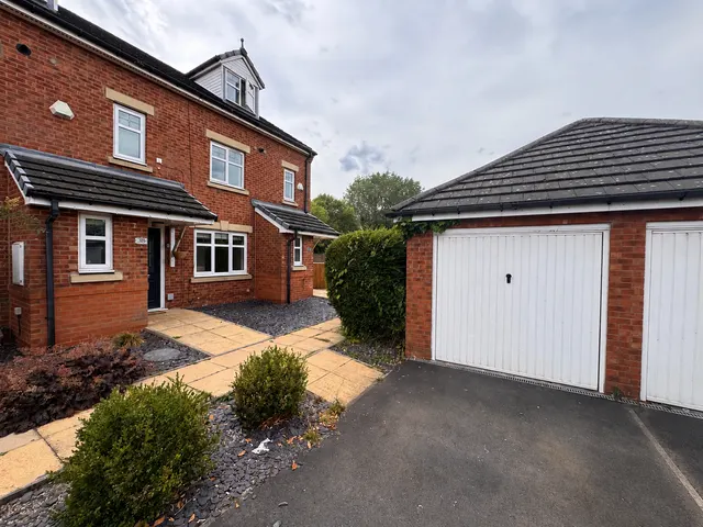 The Spires, Eccleston, WA10, photo 1