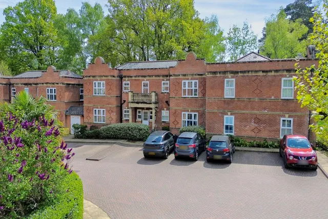 Franklin Court, Wormley, GU8, photo 1