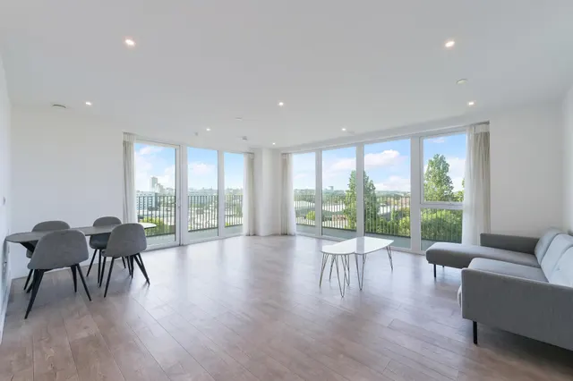 Grand Union, Alperton, HA0, photo 1