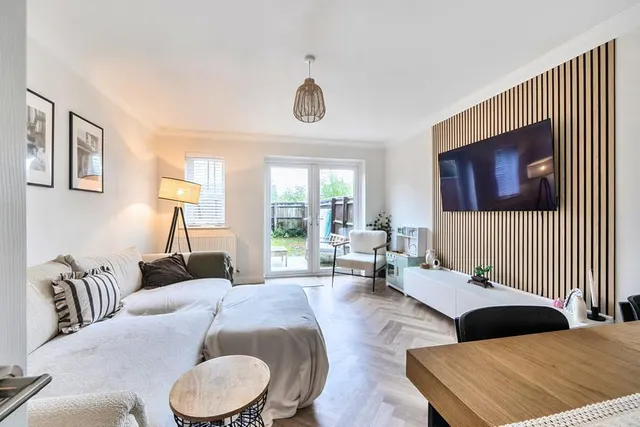 Holly Drive, Aylesbury, HP21, photo 3