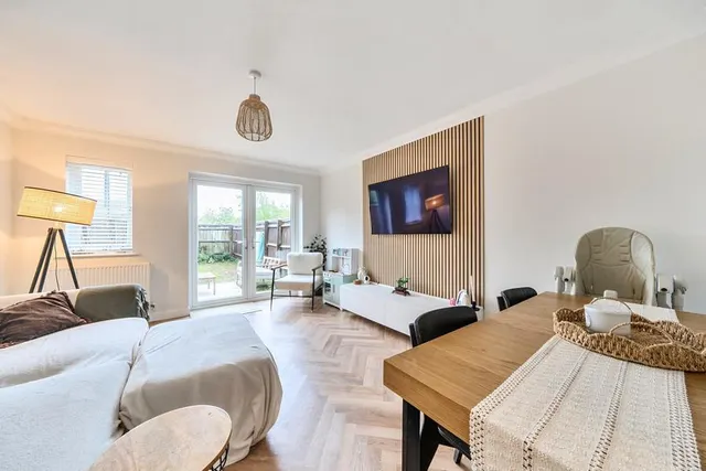Holly Drive, Aylesbury, HP21, photo 2