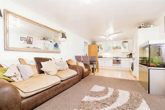 Photo 3 — Lacewing Close, London, E13
