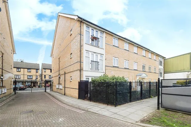 Photo 2 — Lacewing Close, London, E13