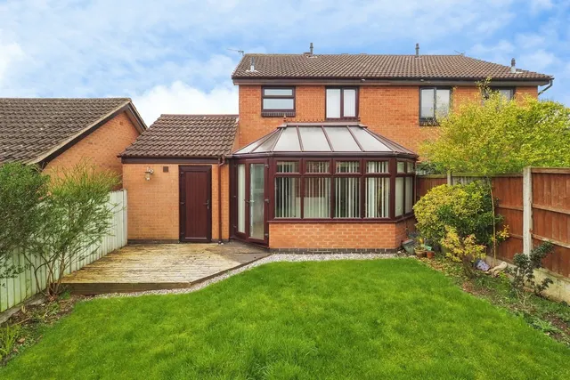 Photo 2 — Crawford Close, Wollaton, Nottingham, NG8