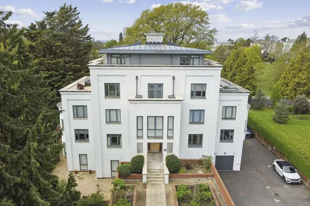 Pittville Place, Cheltenham, Gloucestershire, GL52 3HZ, photo 1