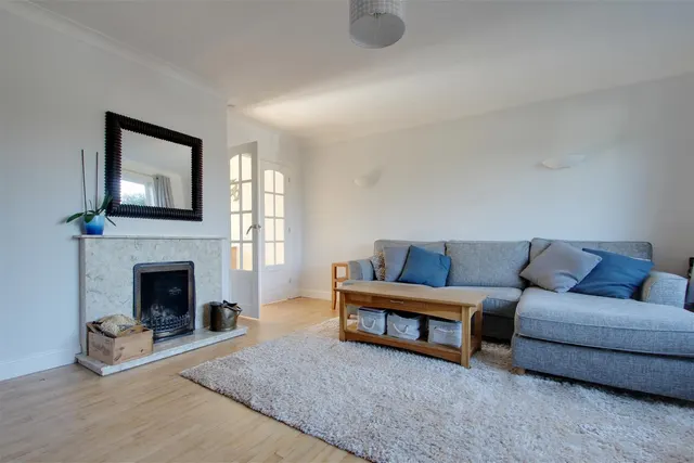 Photo 2 — Ryecroft Close, Goring-By-Sea, Worthing