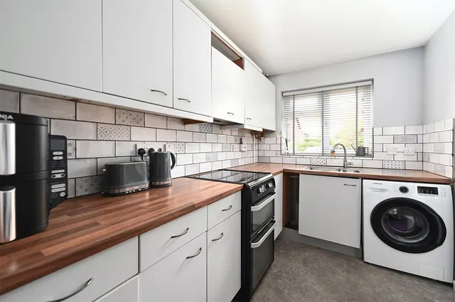 Photo 2 — Kingfisher Walk, Ash, Guildford, Surrey, GU12 6RF