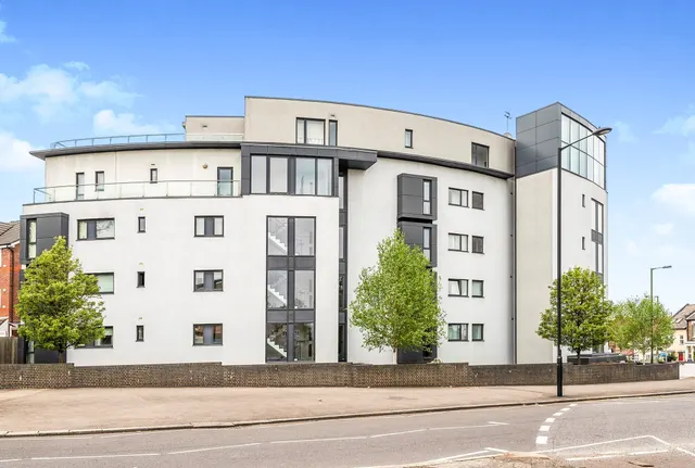 Friern Barnet Road, London, photo 1