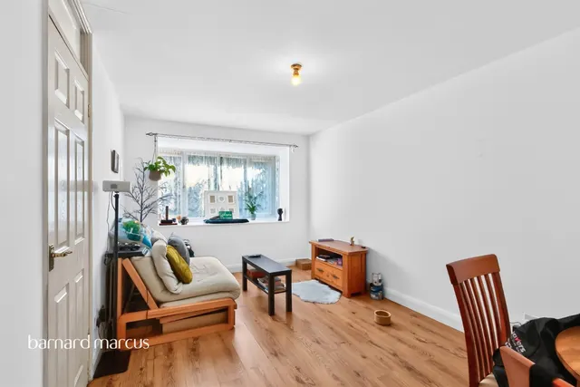 Silver Birch Close, London, N11, photo 3