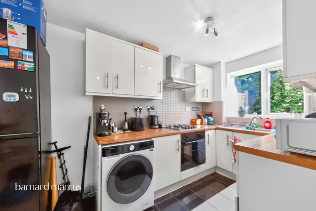 Silver Birch Close, London, N11, photo 2
